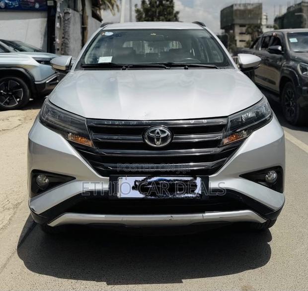 Toyota Rush 2022 Silver