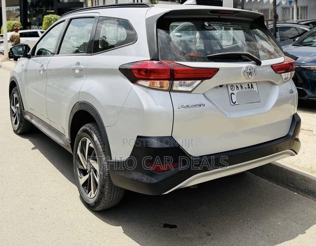 Toyota Rush 2022 Silver