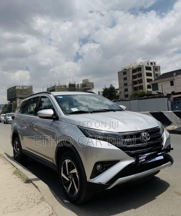 Toyota Rush 2022 Silver