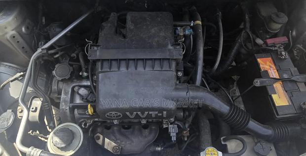 Toyota Platz 2002