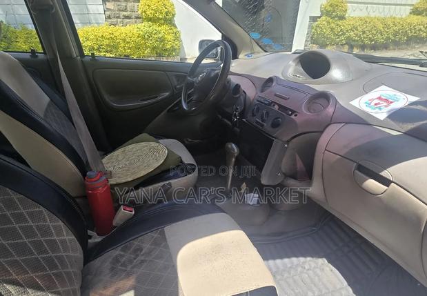 Toyota Platz 2002
