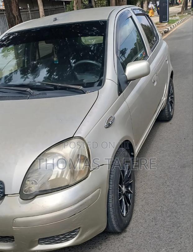 Toyota Vitz 2003 Silver
