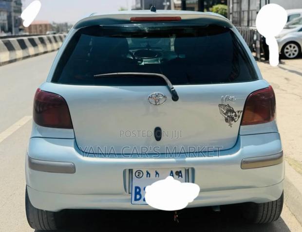 Toyota Vitz 2004 Silver