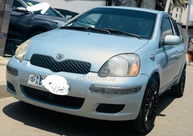 Toyota Vitz 2004 Silver