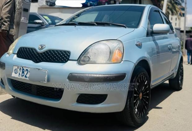 Toyota Vitz 2004 Silver