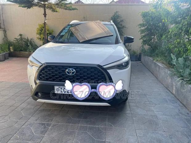 Toyota Corolla Cross Hybrid SE AWD 2023 White