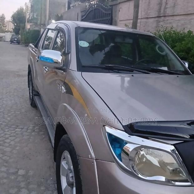 Toyota Hilux 2011 Teal
