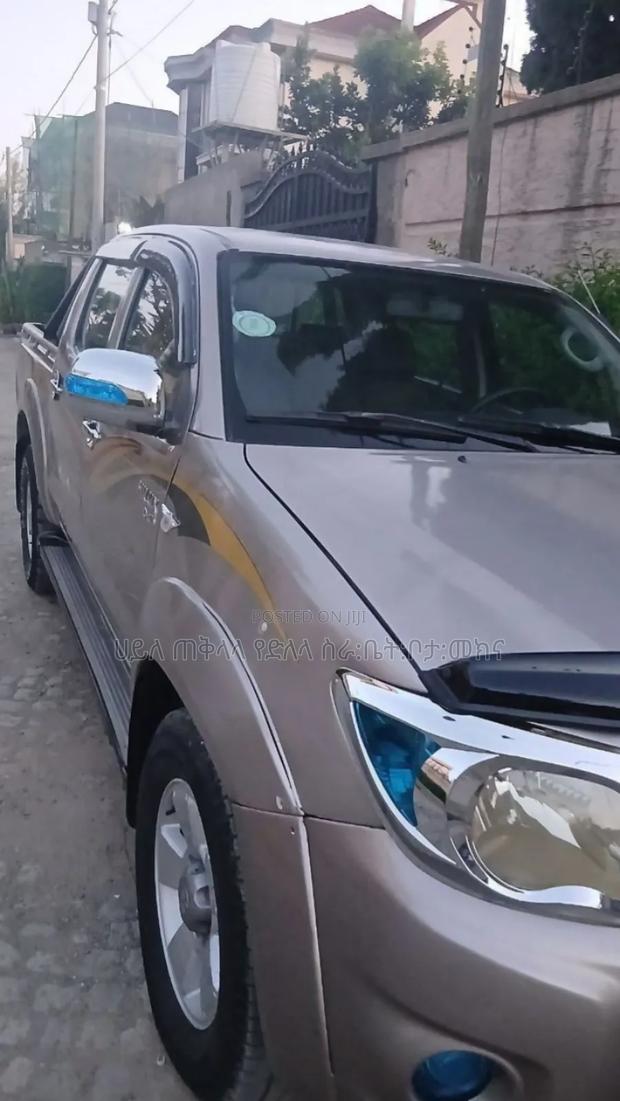 Toyota Hilux 2011 Teal