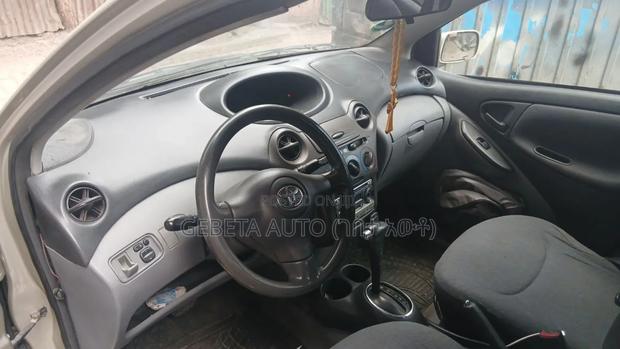 Toyota Vitz 2002