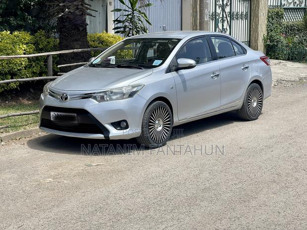 Toyota Yaris 2016 Silver