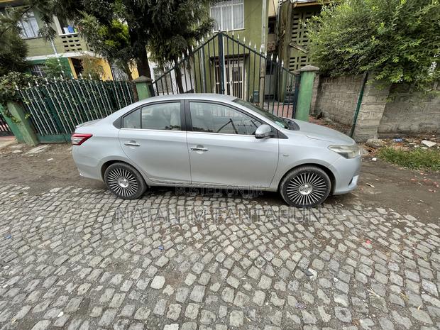 Toyota Yaris 2016 Silver