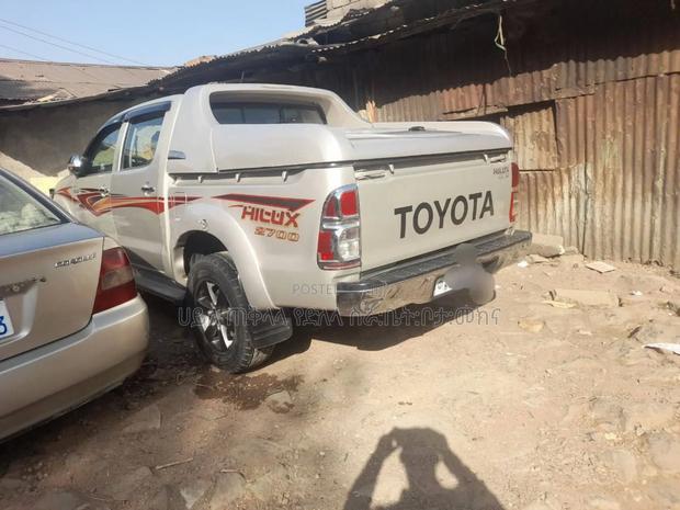 Toyota Hilux 2014 Teal