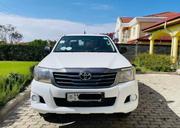 Toyota Hilux 2.5 D-4D 4X4 SRX 2012 White for sale