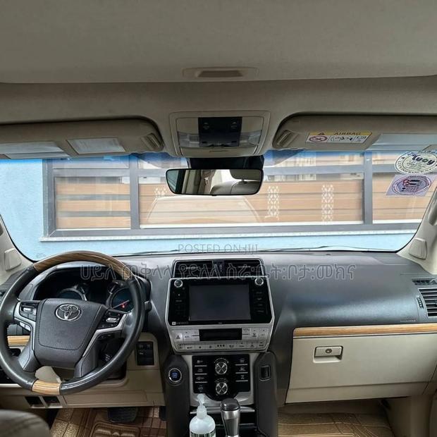 Toyota Land Cruiser Prado 2019 Pink