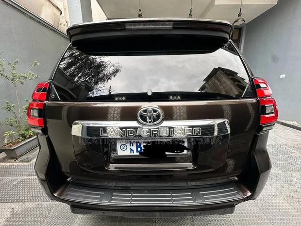 Toyota Land Cruiser Prado 2019 Pink