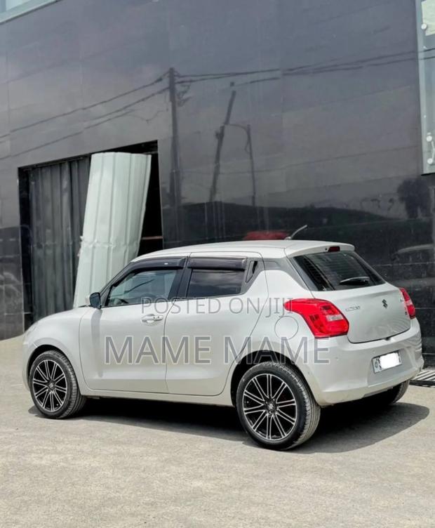Suzuki Swift 2021 Silver