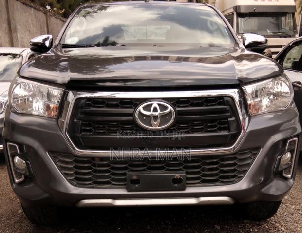 Toyota Hilux 2020 Gray