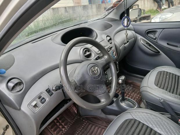 Toyota Vitz 2002 Gray