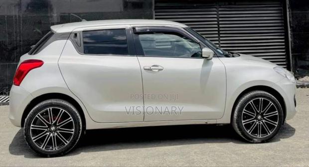 Suzuki Swift 2021 Silver