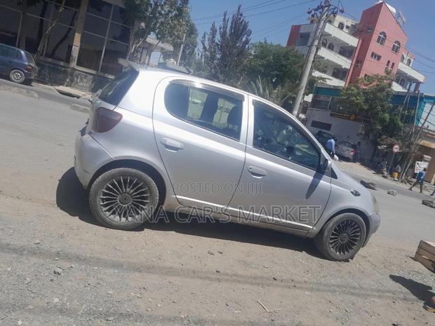 Toyota Vitz 2001 Silver
