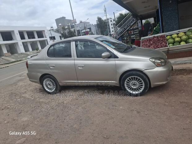 Toyota Platz 2004 Silver
