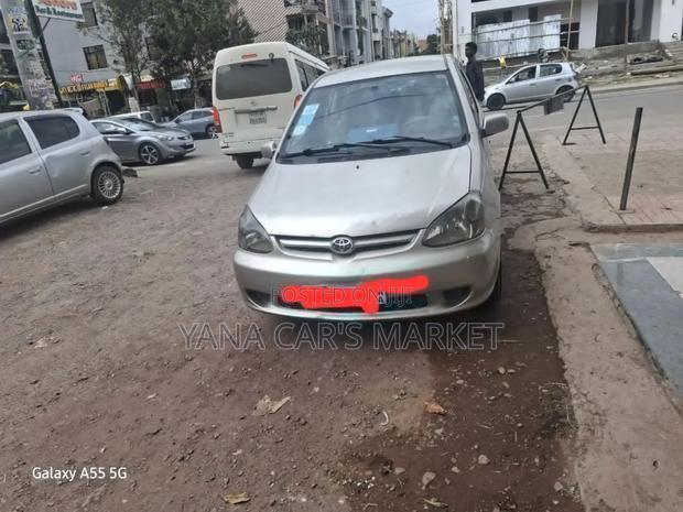 Toyota Platz 2004 Silver