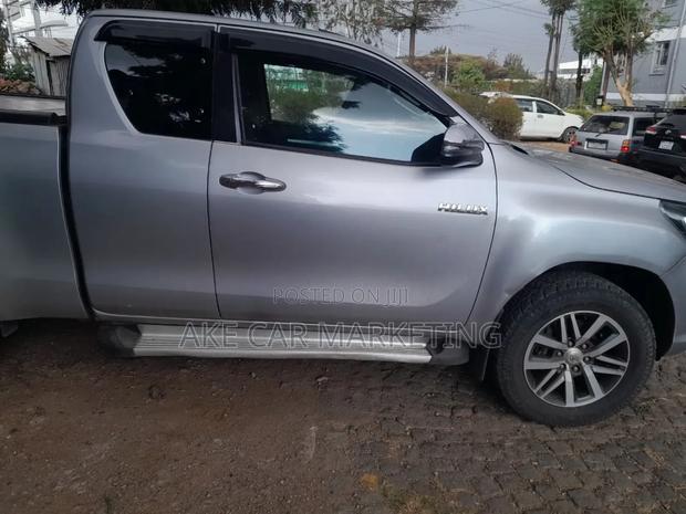 Toyota Hilux 2019 Gray