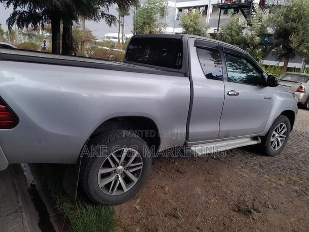Toyota Hilux 2019 Gray