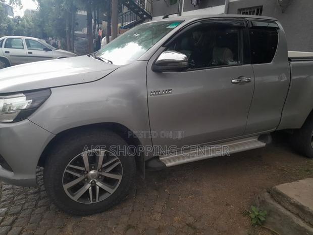 Toyota Hilux 2019 Gray
