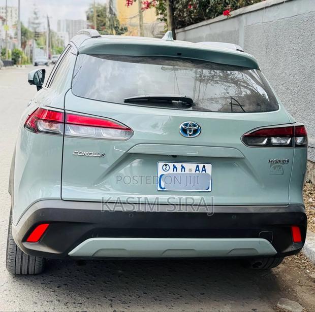 Toyota Corolla Cross Hybrid S AWD 2024 Blue