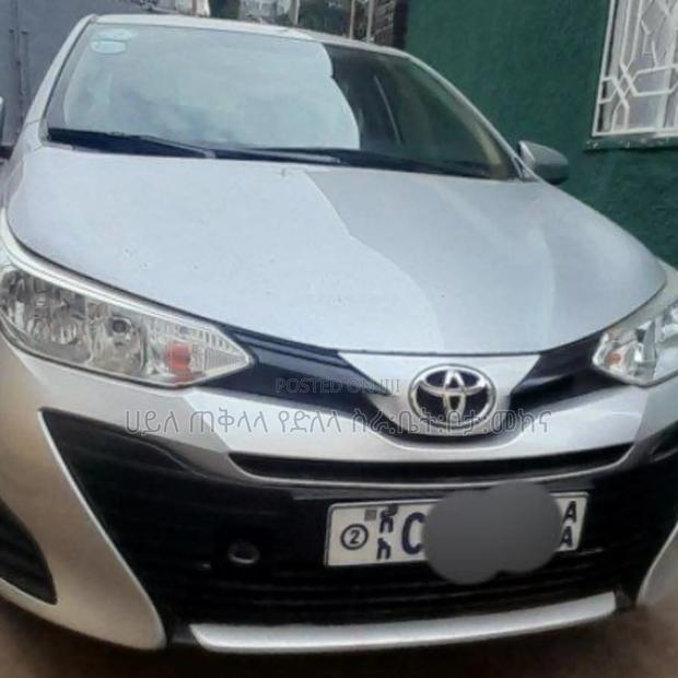 Toyota Yaris 2020 Silver