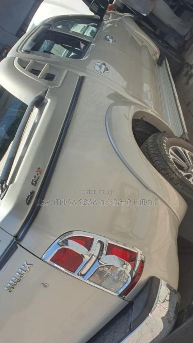 Toyota Hilux 2013 Gold