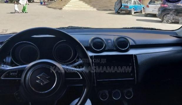 Suzuki Swift 2022 Silver