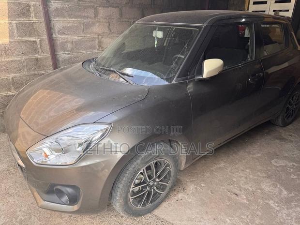 Suzuki Swift 2022 Brown