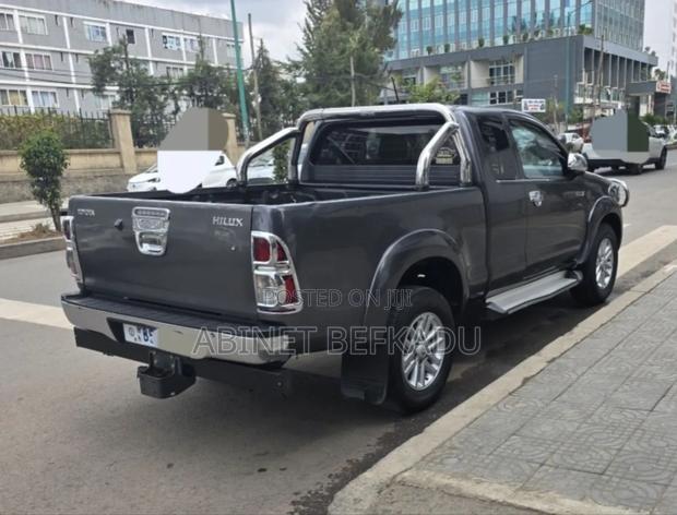 Toyota Hilux 2015 Gray