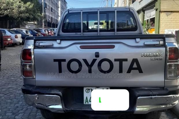Toyota Hilux 2016 Teal