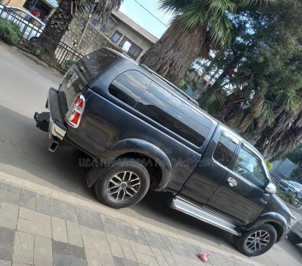 Toyota Hilux 2014 Maroon