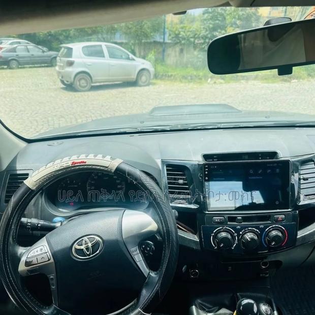 Toyota Hilux 2014 Maroon