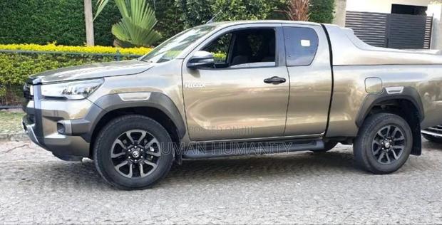 Toyota Hilux 2021 Gray