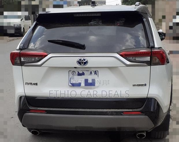 Toyota RAV4 XLE Premium 2022 White
