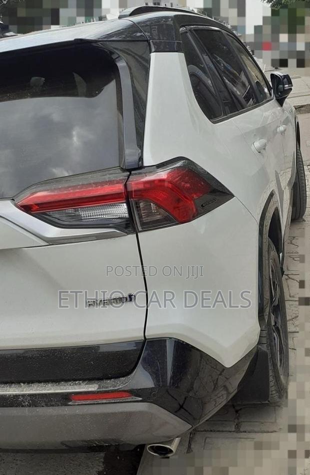 Toyota RAV4 XLE Premium 2022 White