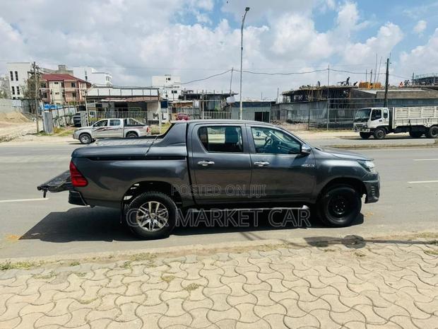 Toyota Hilux Revo Double Cab Deisel 2.8 AWD 2018 Gray