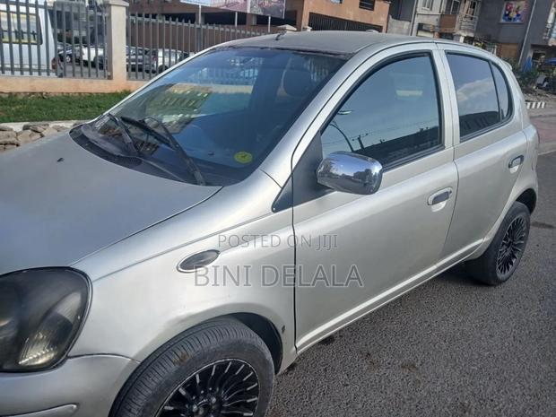 Toyota Vitz 2002 Gold