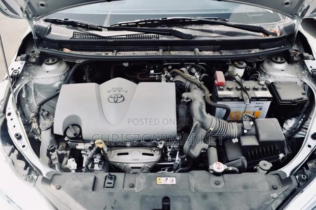 Toyota Yaris 2021 Silver