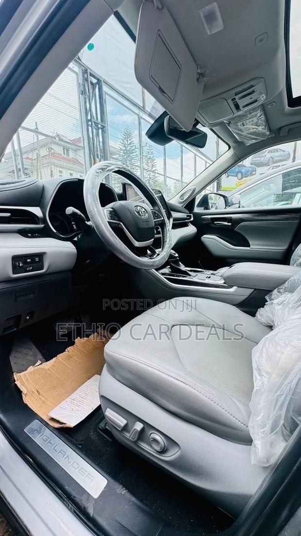 New Toyota Highlander Hybrid 2024 Silver