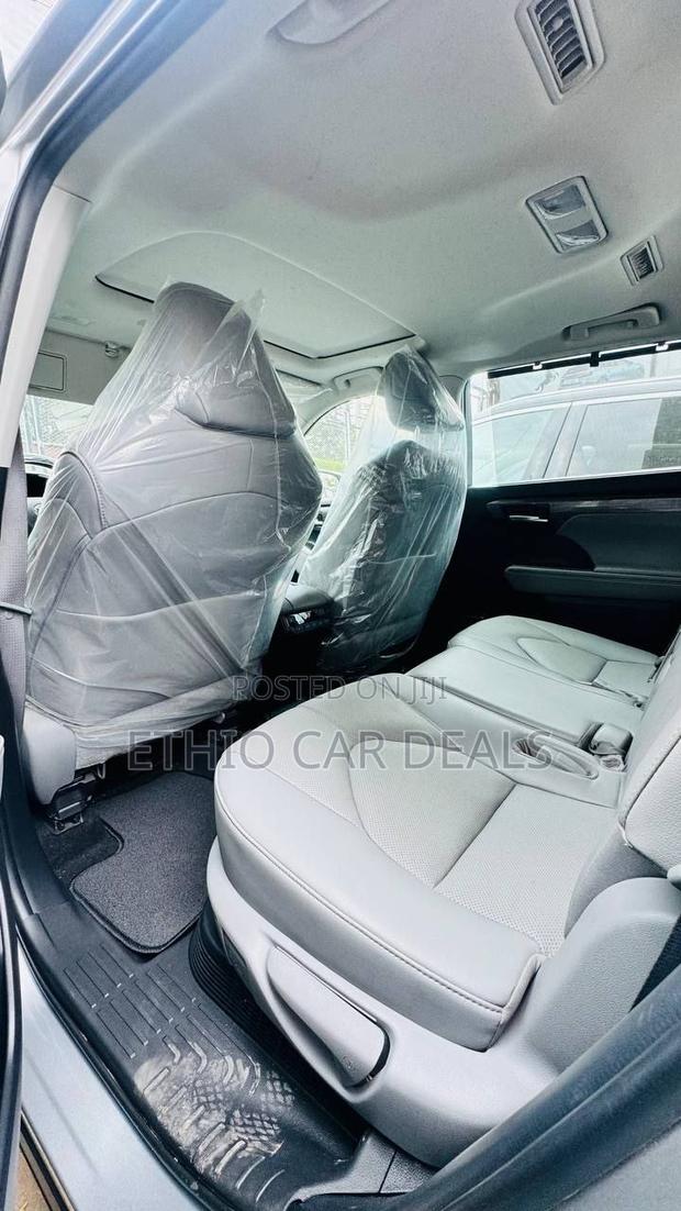 New Toyota Highlander Hybrid 2024 Silver