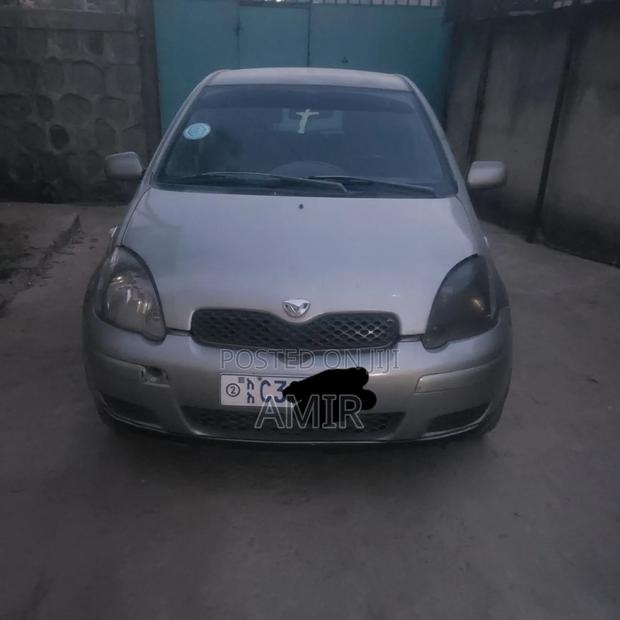 Toyota Vitz 2004 Silver