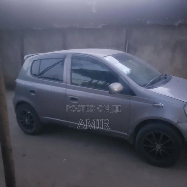 Toyota Vitz 2004 Silver