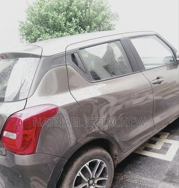 Suzuki Swift 2022 Gray
