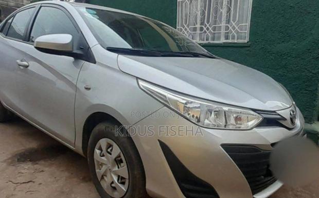 Toyota Yaris 2020 Silver